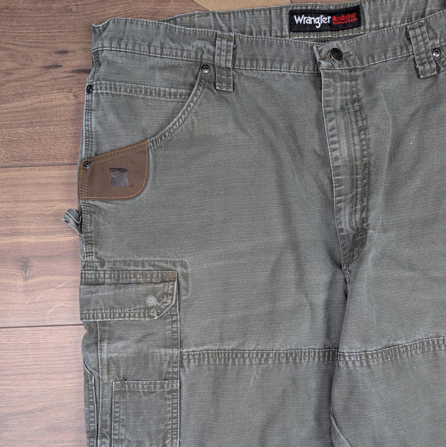 Grey Vintage Wrangler Riggs Workwear Carpenter Pants Cargo Straight Leg W42 L32