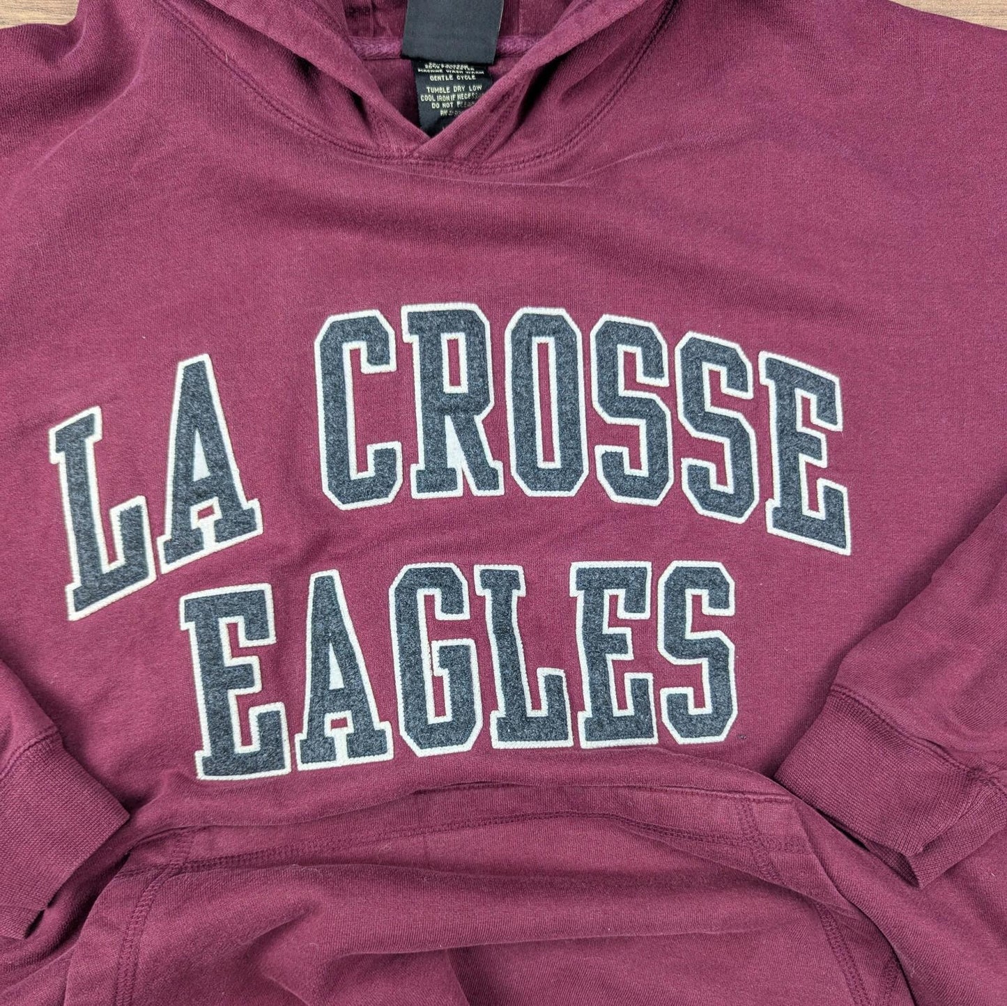 2000s Vintage Burgundy La Crosse Eagles NCAA Graphic Hoodie Size L