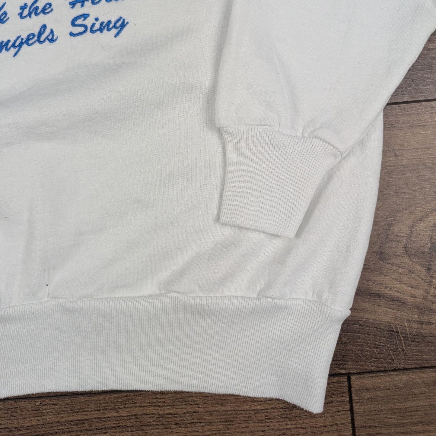 White Vintage 90s Embroidered Angels Christmas Jumper Sweatshirt Size M