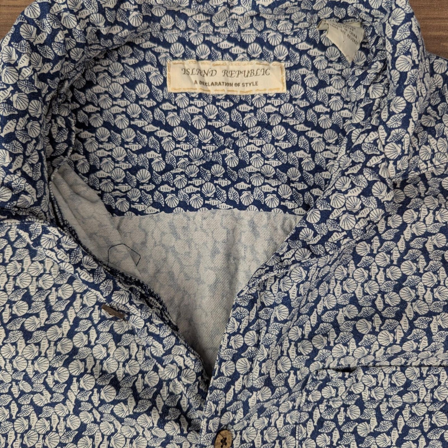 Vintage 1990s Hawaiian Shell Pattern Silk Shirt Size S