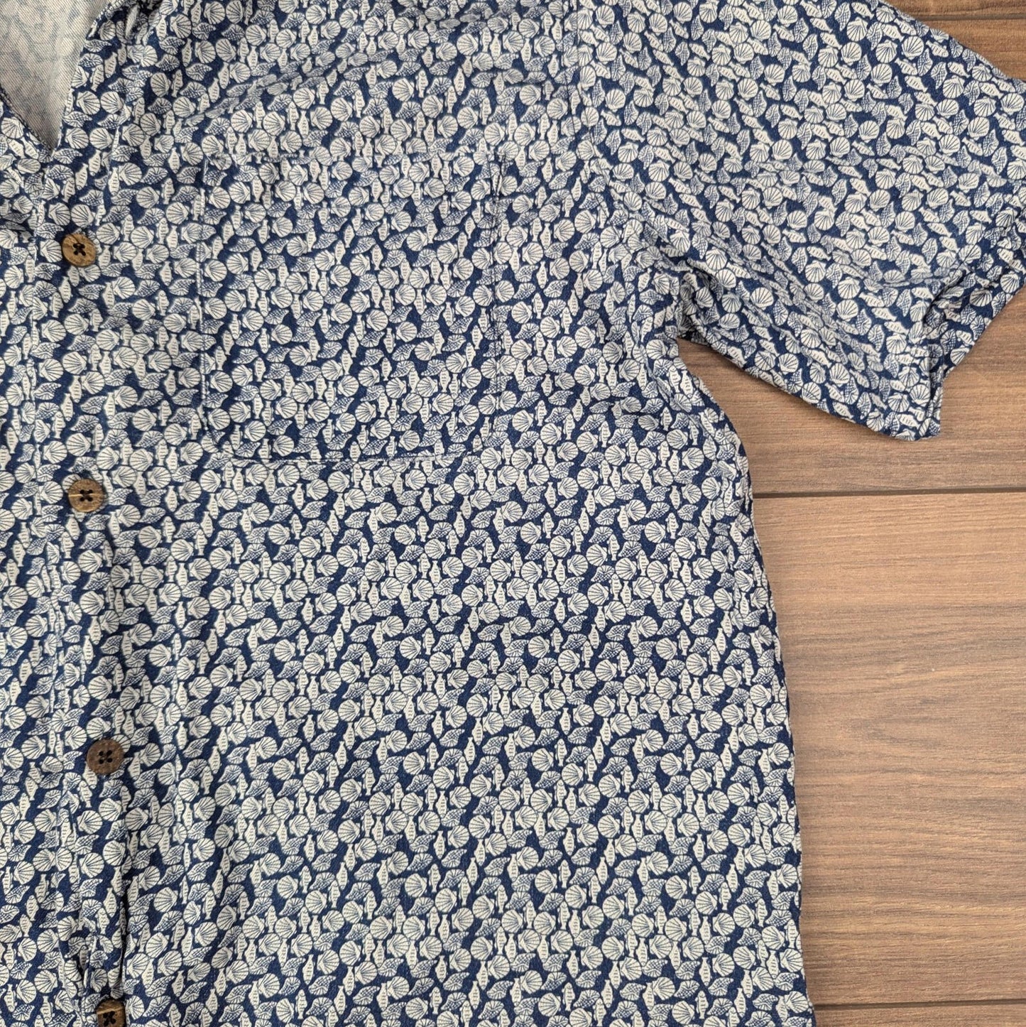 Vintage 1990s Hawaiian Shell Pattern Silk Shirt Size S