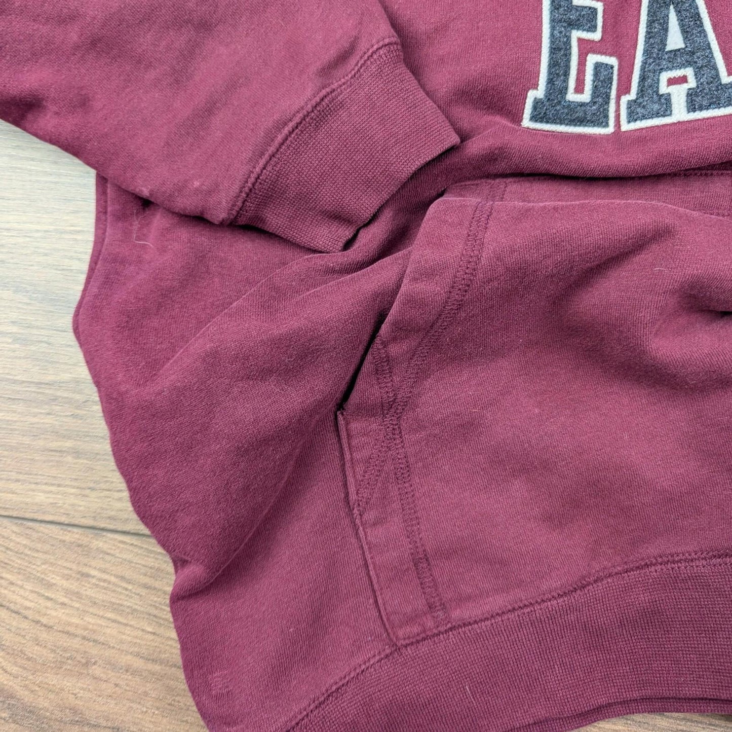 2000s Vintage Burgundy La Crosse Eagles NCAA Graphic Hoodie Size L