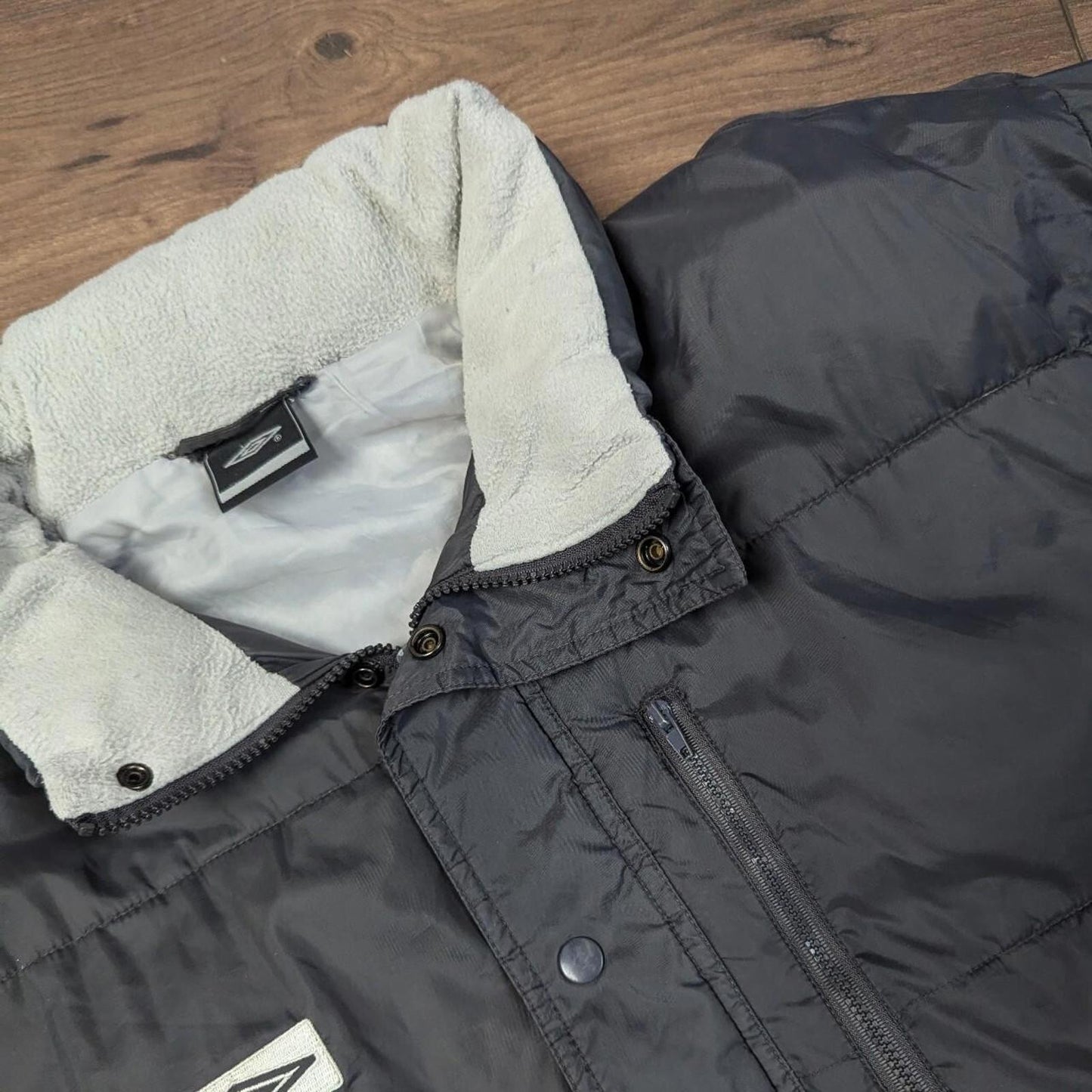1990's Vintage Grey Umbro Performance Gear Puffer Football Jacket Coat Men's 2XL