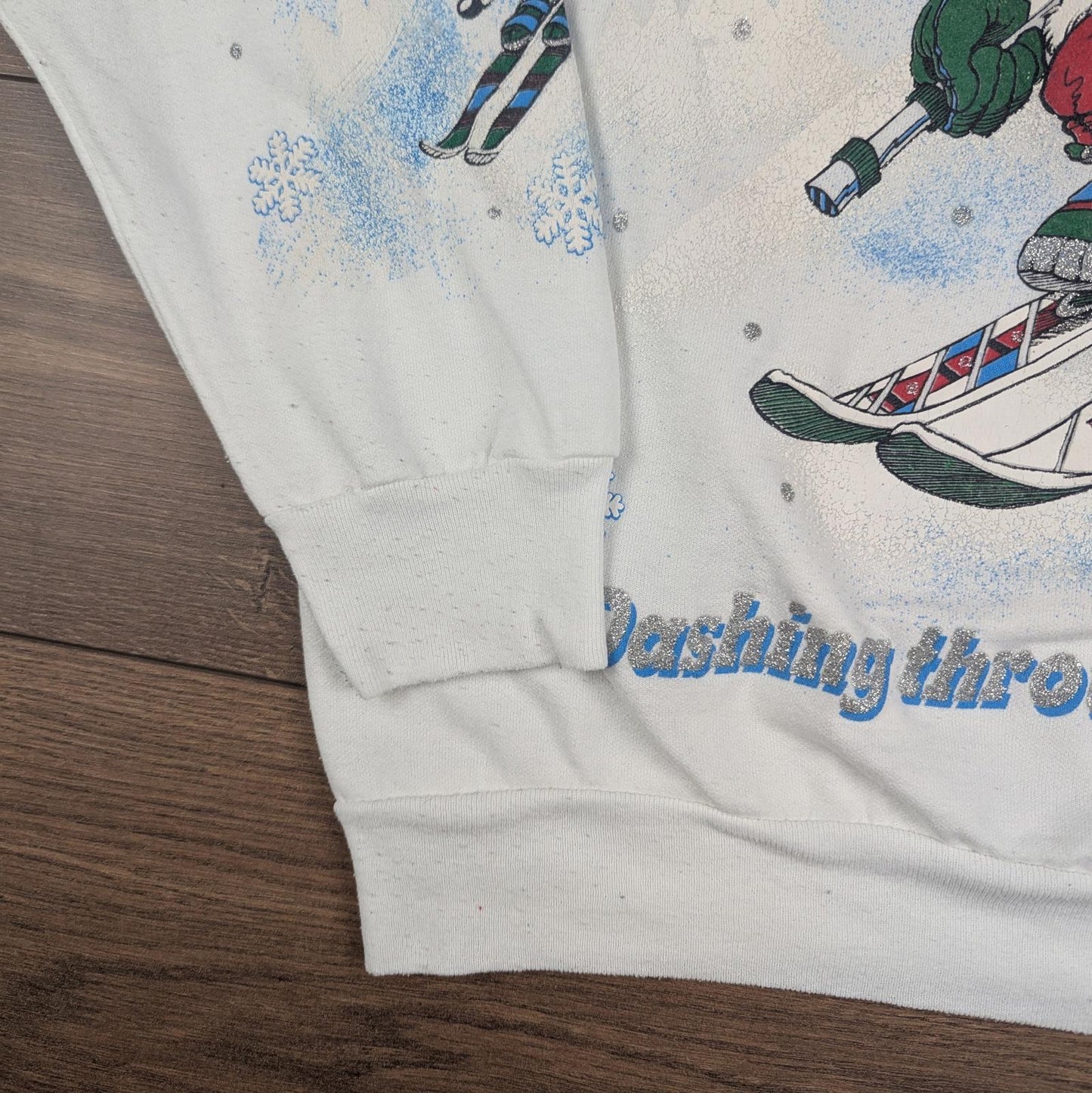 Vintage Skiing Santa White Christmas Jumper Sweatshirt Size XL