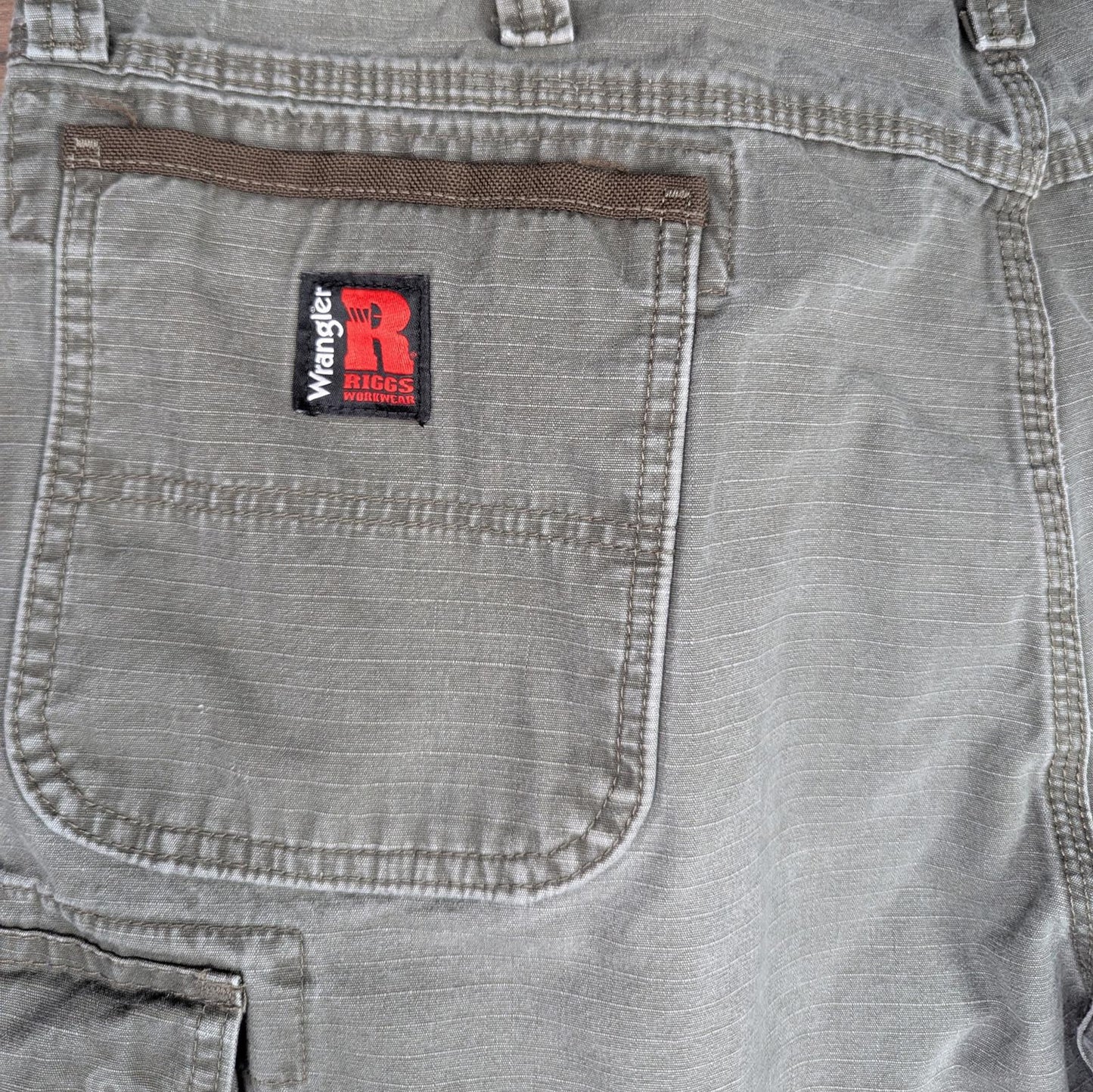 Grey Vintage Wrangler Riggs Workwear Carpenter Pants Cargo Straight Leg W42 L32