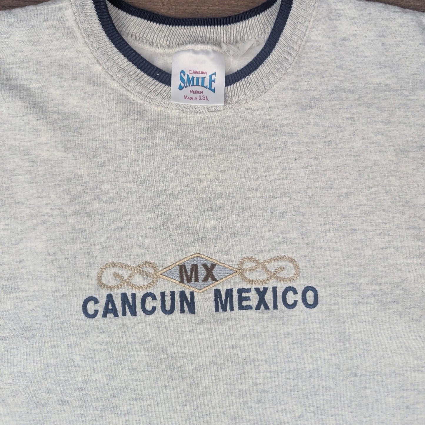 1990s Vintage Souvenir Cancun Mexico Sweatshirt Size M