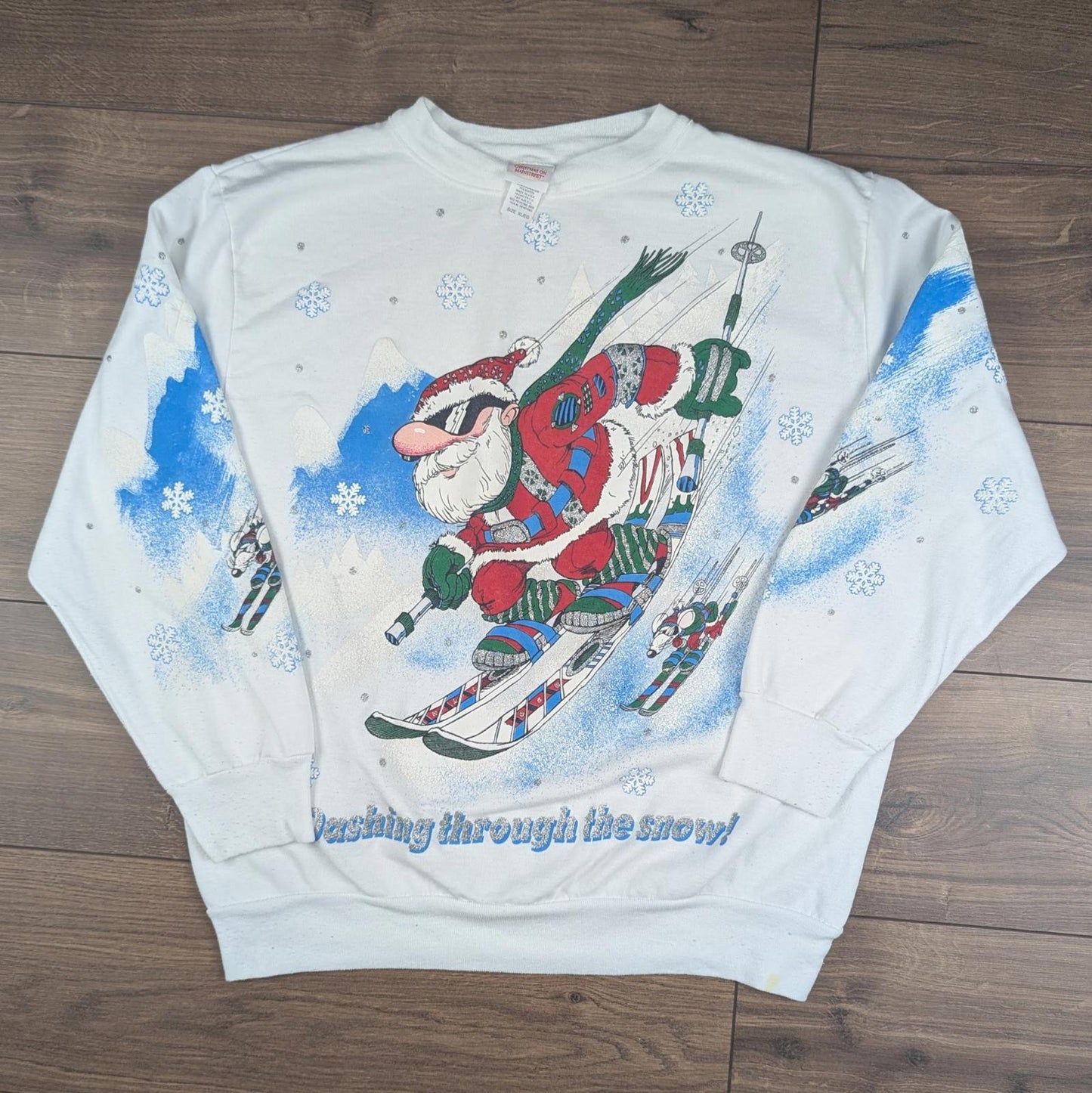Vintage Skiing Santa White Christmas Jumper Sweatshirt Size XL
